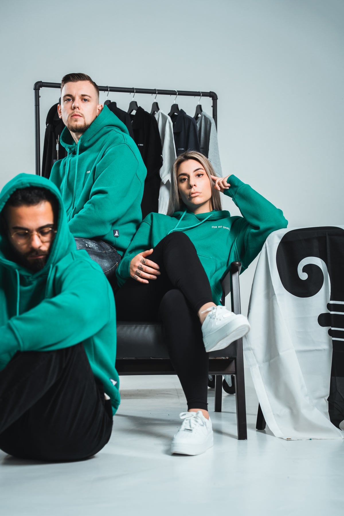 Hoodie MIR SIN BASEL – Grün – 100% Baumwolle – Unisex